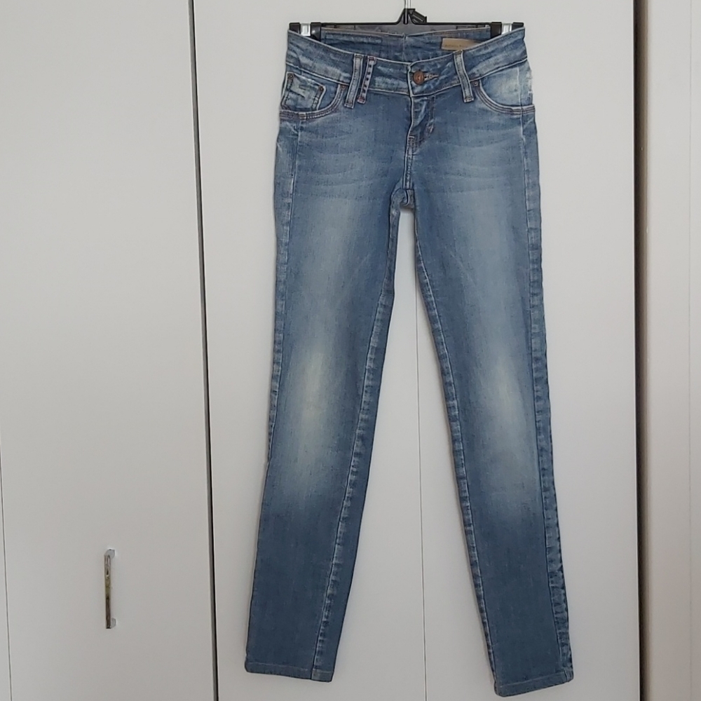 Women’s Light Blue Cropped Ankle Jeans